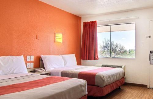 San Ysidro Hotel | Motel 6-San Ysidro, CA - San Diego - Border