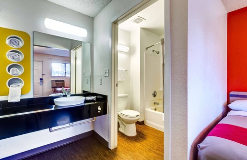 Arvada Plaza Area Hotel | Motel 6 Wheat Ridge, CO - West - Denver North