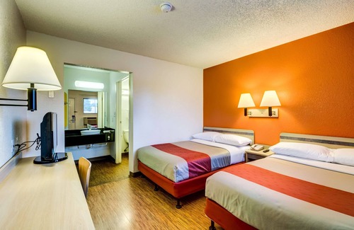 Arvada Plaza Area Hotel | Motel 6 Wheat Ridge, CO - West - Denver North