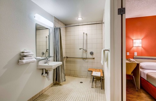 Arvada Plaza Area Hotel | Motel 6 Wheat Ridge, CO - West - Denver North