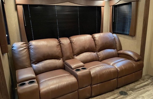 Wasilla House | Motorized Lake Front property.