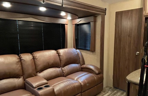 Wasilla House | Motorized Lake Front property.