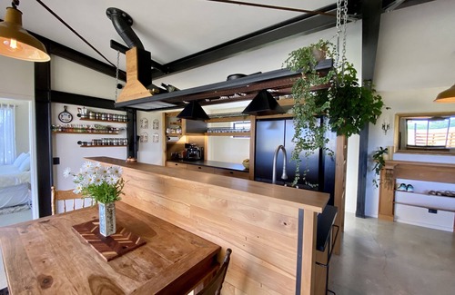 Redwood Valley House | Mount Arthur View modern cottage with garden, fruit trees & cat!