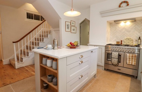 Clevedon Cottage | MOUNT LEBANON, character holiday cottage, with open fire in Clevedon