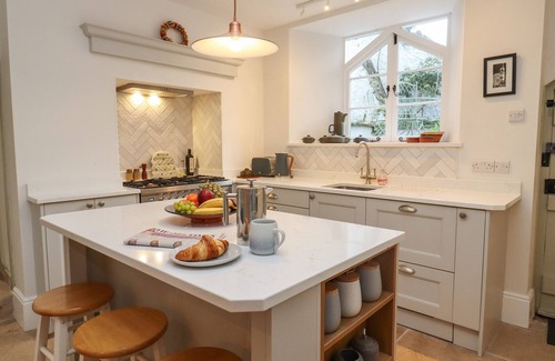 Clevedon Cottage | MOUNT LEBANON, character holiday cottage, with open fire in Clevedon