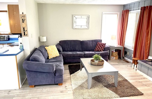 East Stroudsburg House | Mountain Air - Jacuzzi, Hiking, Biking & River; 15 min walk Shawnee Mt. Ski Area