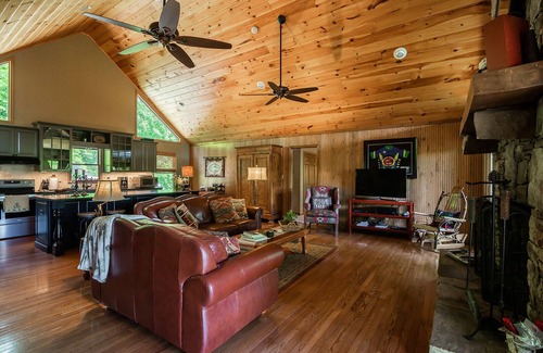 Pisgah Forest Cabin | Mountain Home with Privacy near Pisgah National Forest.