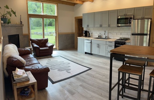 Moscow House | Mountain Meadow Modern Home