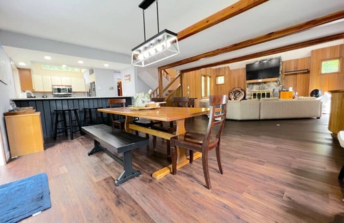 Stratton Mountain House | Mountain Oasis - Hot Tub, Sauna, Fire Pit, & MORE!