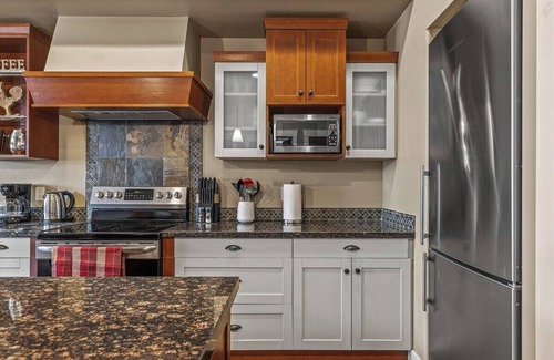 Cougar Creek Apartment | Mountain Penthouse Retreat