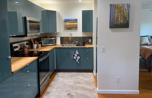 Kachina Village Cottage | Mountain Pines Cottage Guest House over Garage on Quiet Cuddle Sac with Hot Tub