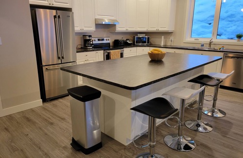 Malakwa House | Mountain Retreat Between Revelstoke & Sicamous - Sled, Ski, Hike, Fish, Relax