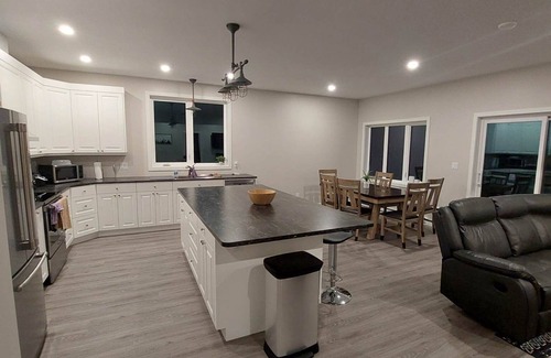 Malakwa House | Mountain Retreat Between Revelstoke & Sicamous - Sled, Ski, Hike, Fish, Relax