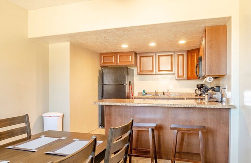 Hatch Hotel | Mountain Ridge Cabins and Lodging