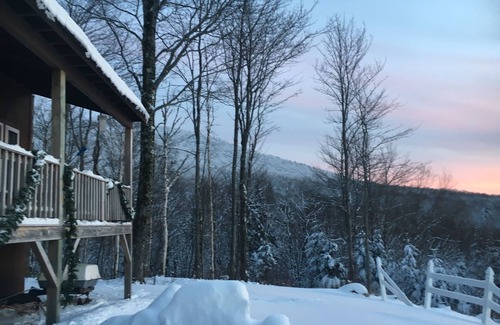 East Haven Cabin | Mountain side cabin views of sunsets every day nearest neighbor is a mile away