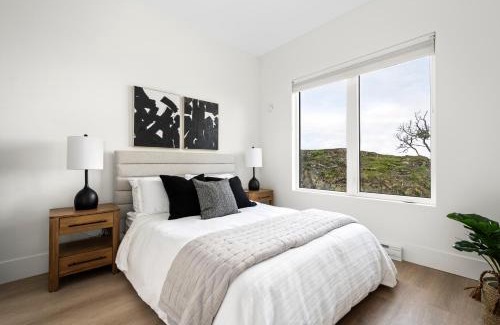 Regional District of Nanaimo House | Mountain Suite - Fully Equipped Kitchen - Heated Bathroom Floor - Ocean View Fire Pit - WD