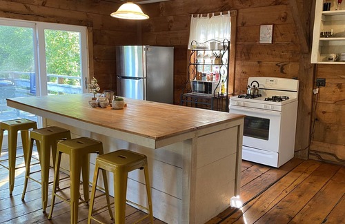 Williamsville Cabin | Mountain Top Escape