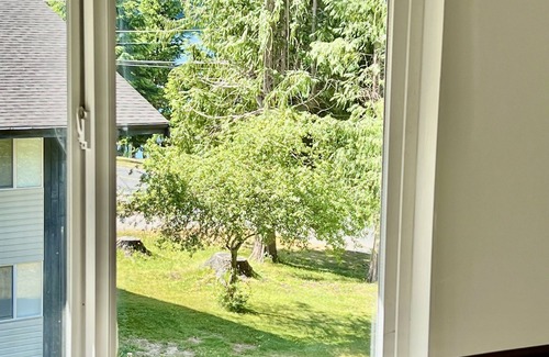 Port Alice Apartment | Mountain Top Floor Suite *Pet Friendly 2 Bedroom 1 Bath