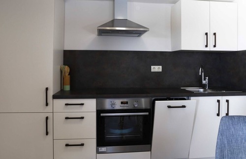 Dravograd Apartment | Mountain Vibrant and Timeless Apartment with Sauna - Studio Apartment with Terrace