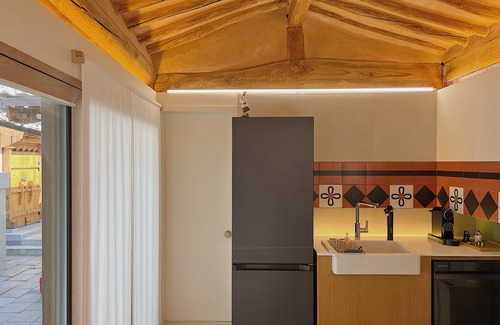 Samcheong-dong House | Mountain View 3 Bedroom Traditional Hanok with Bathtub in Bukchon