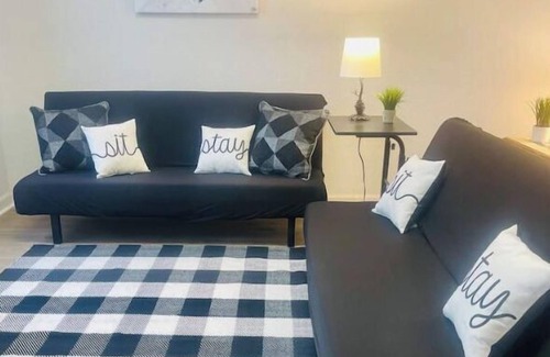 Colbert House | Mountain View Chapel Apartment (pet friendly)