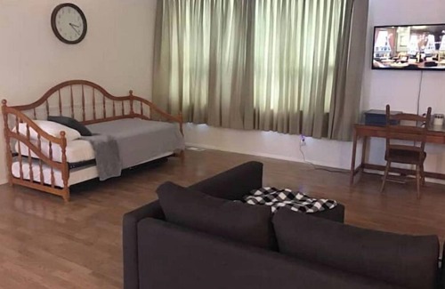 Colbert Apartment | Mountain View Country Studio Pet friendly