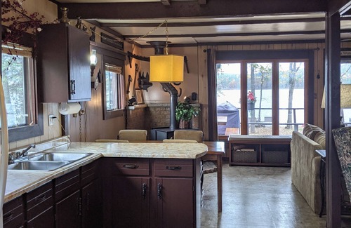 L'Isle-aux-Allumettes Ski Chalet | Mountain View Family Chalet & Beach n