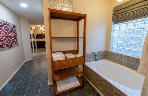 Pinnacle Hill House | Mountain View Hide Away with Heated Pool