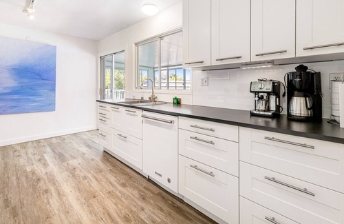 Santa Venetia House | Mountain-view home with private pool, WiFi, & central AC - near bike trails