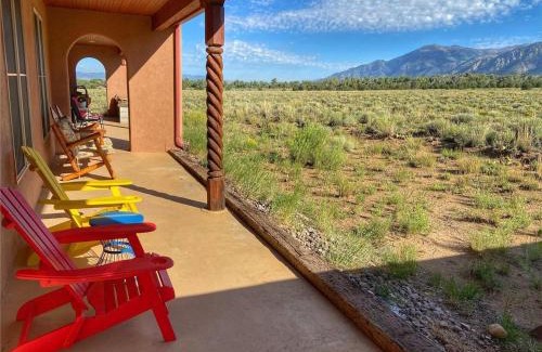 Baca Grande House | Mountain View Room & Bath