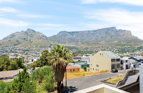 Bo'Kaap Apartment | Mountain Views from Studio in the Heart of Bo-Kaap