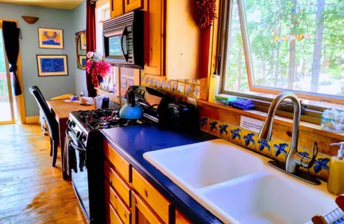 Coal Creek House | Mountain Views, Huge Deck, Fireplace & Jetted Tub