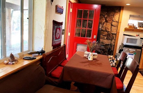 Coal Creek House | Mountain Views, Huge Deck, Fireplace & Jetted Tub