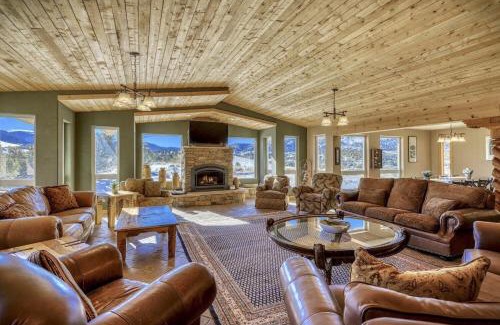 Del Norte House | Mountain Views Retreat