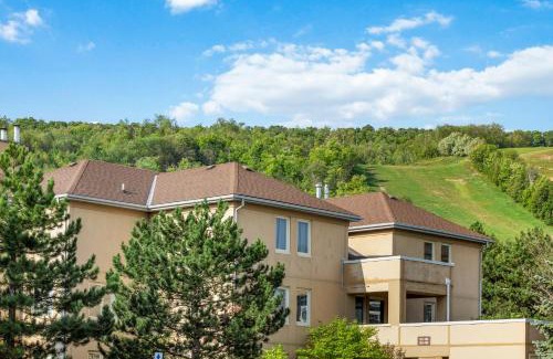 The Blue Mountains House | Mountain Walk Chalet Across From Blue Mtn Village