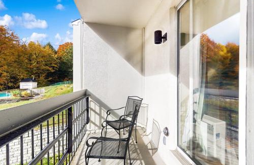 Warren Apartment | Mountainside 35