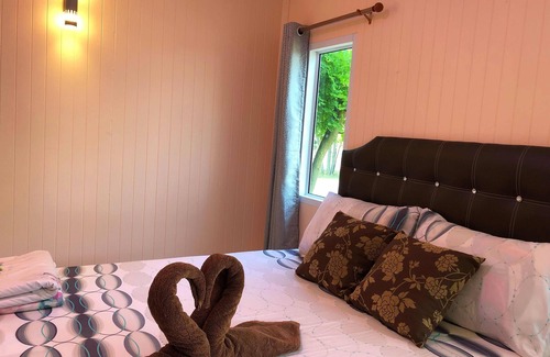 Phatthana Nikhom Hotel | Mourakot Resort