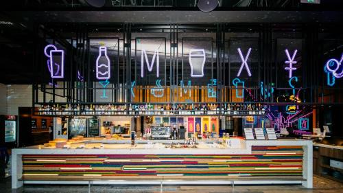 Jiangbei District Hotel | Moxy Ningbo Old Bund