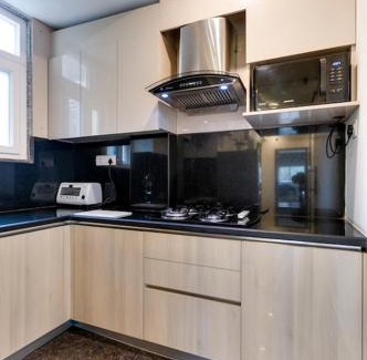 New Friends Colony Bed & Breakfast | MOYDOM Private Ensuite with Shared Balcony & Kitchen