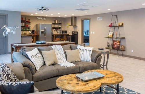 Hermann House | Mozart House, Unique 3 bed 3.5 Bath House with Spectacular Outdoor Space in Downtown Hermann, MO