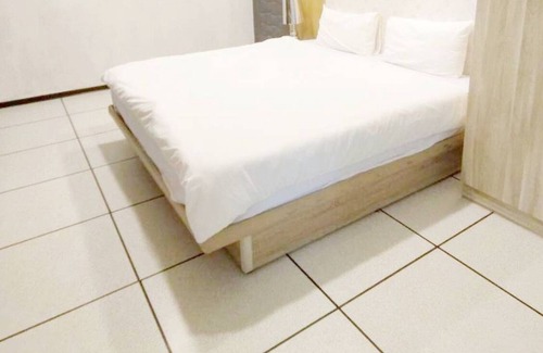 Zhongshan Apartment | 【MRT Premium Room with French Window】Monthly stay