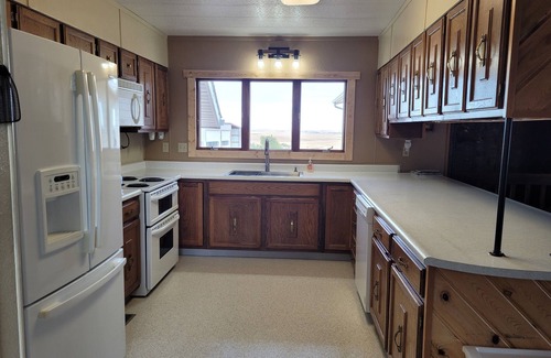 Roy House | MT Breaks Bunkhouse, secluded 4-bed house, minutes from Missouri River, NE Roy