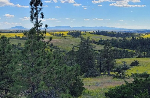 Roy House | MT Breaks Bunkhouse, secluded 4-bed house, minutes from Missouri River, NE Roy