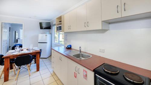 Mount Larcom Resort | Mt Larcom Tourist Park