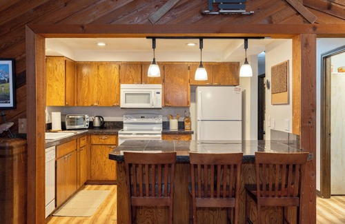 Welches House | MTN Cabin-Hot Tub-Fire Pit-Games-Sleeps 10!