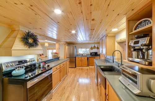 Deposit Cabin | Mtn-View Catskills Cabin on Delaware River!