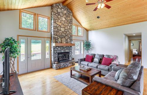 Swannanoa House | Mtn Views and Hot Tub 6-Acre Blue Ridge Retreat!
