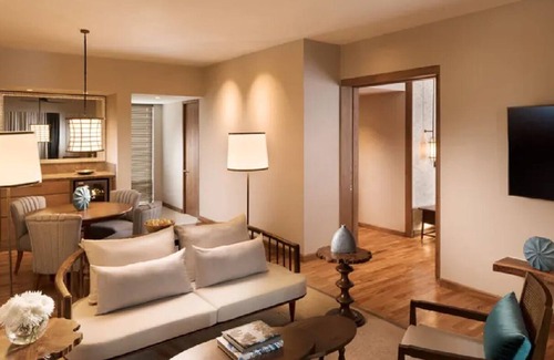 Plaine Magnien Hotel | Ultimate Getaway! Luxurious Suite with Garden View! Pool, Spa, Beachfront!