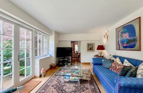 Shalbourne House | Mulberry Cottage - Casa Bonita