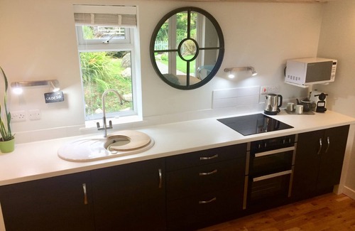 Mynytho House | Mur Cwymp - Holiday Apartment - Stunning Location